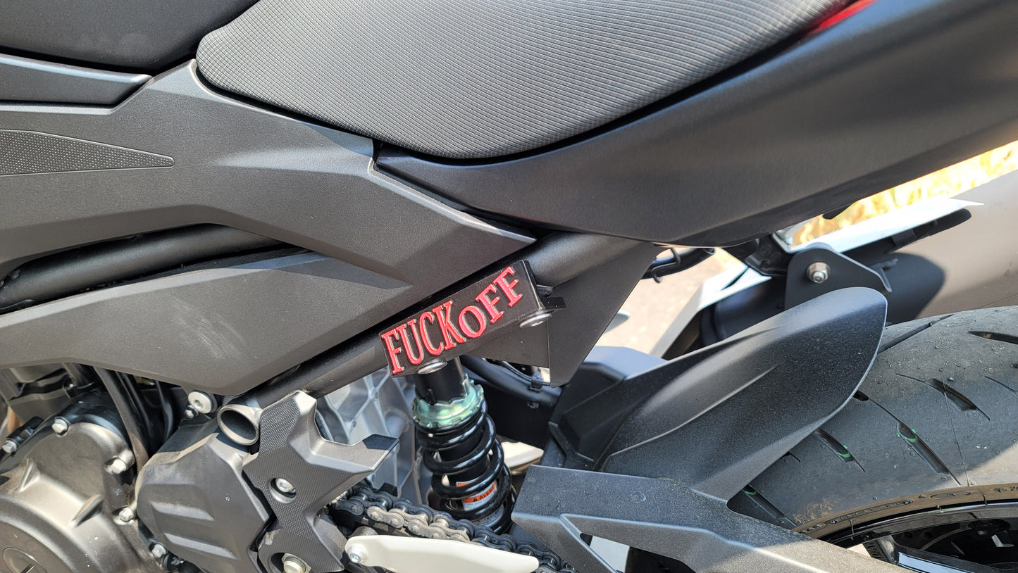 KAWASAKI Z400 Y NINJA 400 PLACA DE BORRAR CLAVIJA DEL PASAJERO